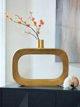 Load image into Gallery viewer, Lawtonville Vase