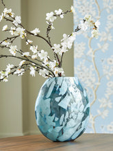 Load image into Gallery viewer, Cartshaw Vase