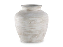 Load image into Gallery viewer, Meadie Vase