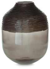 Load image into Gallery viewer, Harpwick Vase