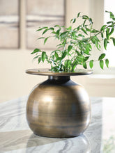 Load image into Gallery viewer, Fedorleigh Vase