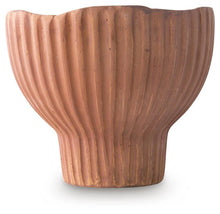 Load image into Gallery viewer, Orban Vase