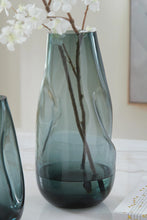 Load image into Gallery viewer, Beamund Vase (Set of 2)
