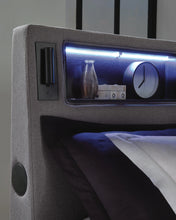 Load image into Gallery viewer, Verishaw Upholstered Bed