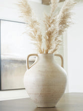 Load image into Gallery viewer, Justy Vase