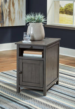 Load image into Gallery viewer, Treytown Chairside End Table