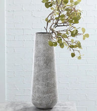 Load image into Gallery viewer, Fynn Vase