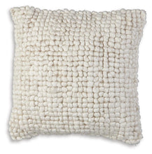 Load image into Gallery viewer, Aavie Pillow