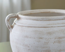 Load image into Gallery viewer, Meadie Vase