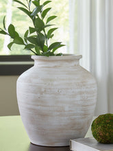 Load image into Gallery viewer, Meadie Vase