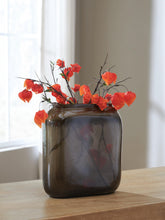 Load image into Gallery viewer, Sumner Vase
