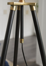 Load image into Gallery viewer, Cashner Floor Lamp