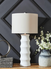 Load image into Gallery viewer, Veraleigh Table Lamp