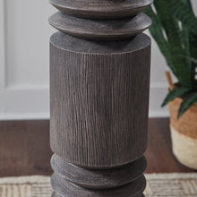 Load image into Gallery viewer, Fainwell Floor Lamp - 46 Furniture and Mattress Gallery