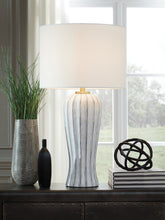 Load image into Gallery viewer, Lanwell Table Lamp