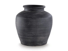 Load image into Gallery viewer, Meadie Vase