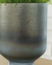 Load image into Gallery viewer, Pennmore Vase