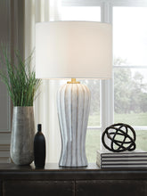 Load image into Gallery viewer, Lanwell Table Lamp