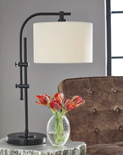 Load image into Gallery viewer, Baronvale Lamp Set