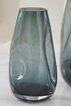 Load image into Gallery viewer, Beamund Vase (Set of 2)
