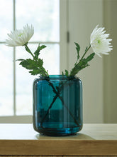 Load image into Gallery viewer, Inisland Vase
