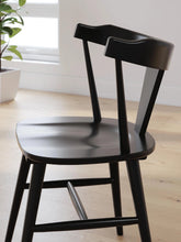 Load image into Gallery viewer, Gretlynn Dining Chair
