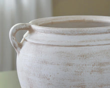 Load image into Gallery viewer, Meadie Vase
