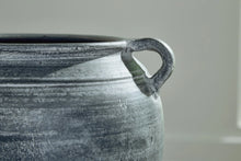 Load image into Gallery viewer, Meadie Vase
