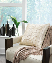 Load image into Gallery viewer, Kydner Pillow (Set of 4)

