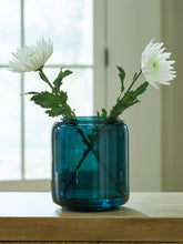 Load image into Gallery viewer, Inisland Vase - 46 Furniture and Mattress Gallery
