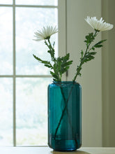 Load image into Gallery viewer, Inisland Vase - 46 Furniture and Mattress Gallery

