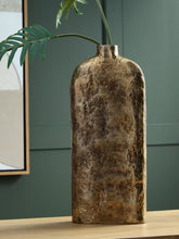 Load image into Gallery viewer, Wallmond Vase - 46 Furniture and Mattress Gallery
