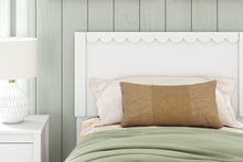 Load image into Gallery viewer, Hallityn Bed - 46 Furniture and Mattress Gallery
