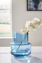 Load image into Gallery viewer, Bealen Vase - 46 Furniture and Mattress Gallery
