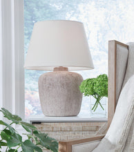 Load image into Gallery viewer, Danry Table Lamp - 46 Furniture and Mattress Gallery
