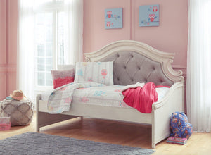Realyn Bed - 46 Furniture and Mattress Gallery