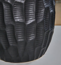 Load image into Gallery viewer, Ellisley Table Lamp - 46 Furniture and Mattress Gallery
