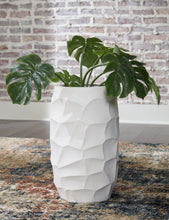 Load image into Gallery viewer, Patenleigh Vase - 46 Furniture and Mattress Gallery
