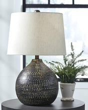 Load image into Gallery viewer, Maire Table Lamp - 46 Furniture and Mattress Gallery
