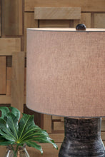 Load image into Gallery viewer, Kerbert Table Lamp - 46 Furniture and Mattress Gallery
