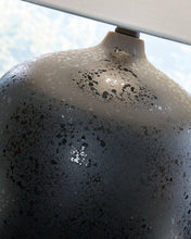 Load image into Gallery viewer, Ladstow Table Lamp - 46 Furniture and Mattress Gallery
