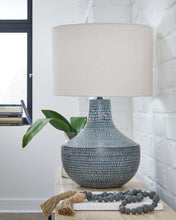 Load image into Gallery viewer, Schylarmont Table Lamp - 46 Furniture and Mattress Gallery

