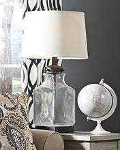 Load image into Gallery viewer, Sharolyn Table Lamp - 46 Furniture and Mattress Gallery
