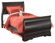 Load image into Gallery viewer, Huey Vineyard Bedroom Set
