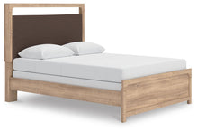 Load image into Gallery viewer, Kinlanni Upholstered Bed
