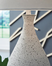Load image into Gallery viewer, Wyattford Table Lamp - 46 Furniture and Mattress Gallery
