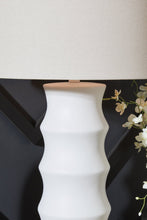 Load image into Gallery viewer, Veraleigh Table Lamp - 46 Furniture and Mattress Gallery
