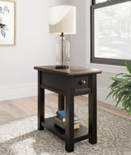 Load image into Gallery viewer, Tyler Creek End Table Set
