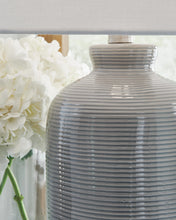 Load image into Gallery viewer, Wimlow Table Lamp
