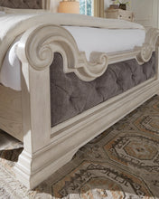 Load image into Gallery viewer, Bruchandi Upholstered Bed
